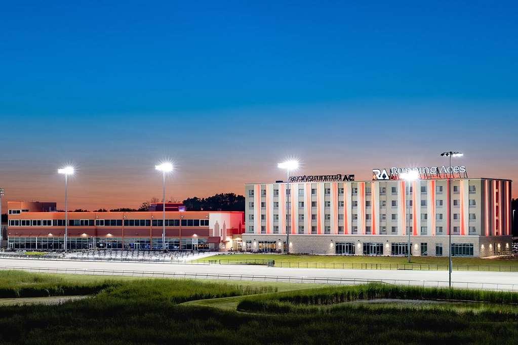Running Aces Hotel & Casino, Trademark Collection By Wyndham Forest Lake Zewnętrze zdjęcie